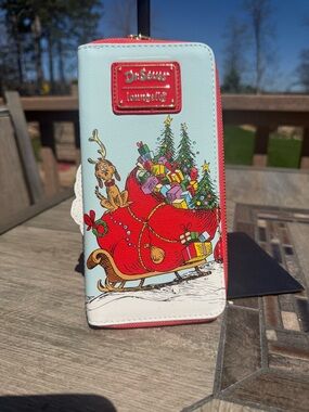 EUC Loungefly Dr. Seuss The Grinch Loves The Holidays Zip Around Wallet